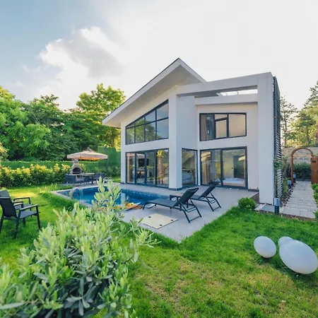 Villa Nish Vadi *